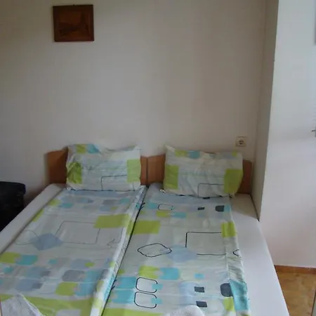 селин Къща за гости 3*